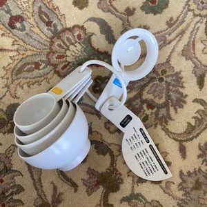 Measuring cups with egg separator and measurements